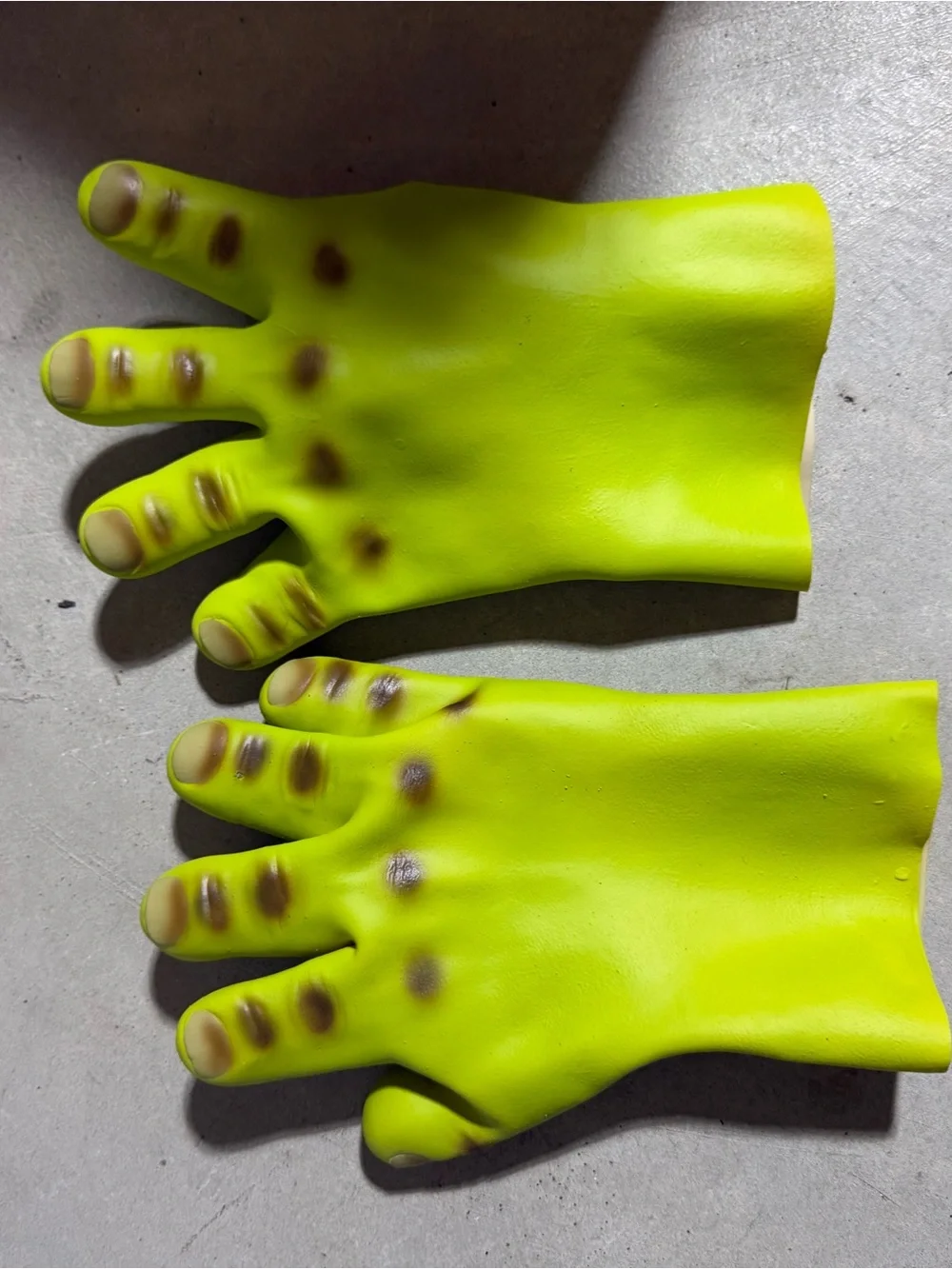 Shrek mask and hands